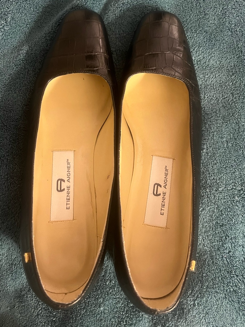 vintage black crocodile-embossed leather slip-on shoes by Etienne Aigner 8N
